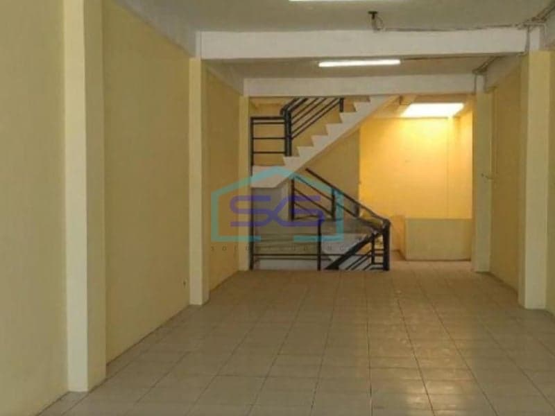 For Sale: Shophouse Suitable for Office and Business in South Jakarta, Building Area 480 m²