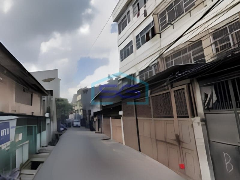 出售：位于雅加达西部坦波拉的战略性商铺，建筑面积200平方米