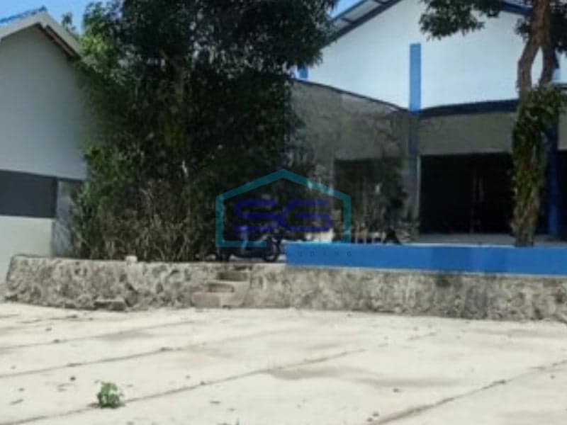 卡拉尼亚加出售仓库带办公室，建筑面积810平方米，无洪水区