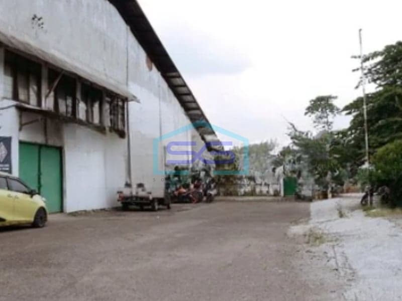 出售廉价优质仓库，位于万隆 Leuwi Gajah 黄金地段，建筑面积9900平方米