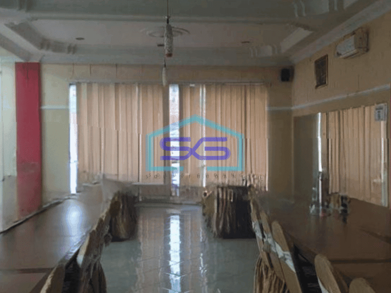 Dijual Gudang  bekas restoran siap pakai di pinggir jalan Sukoharjo.