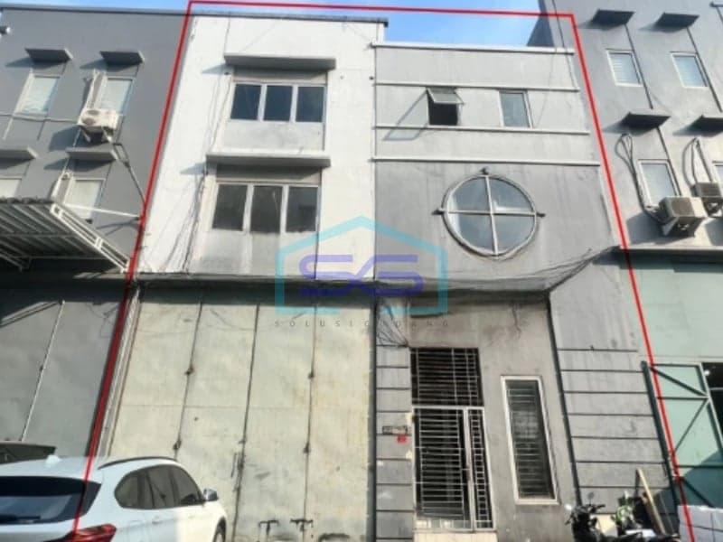 For Rent 3-Story Warehouse with Full Office Space, Strategic Location in North Jakarta Industrial Warehouse Complex, 720m2 Building Area