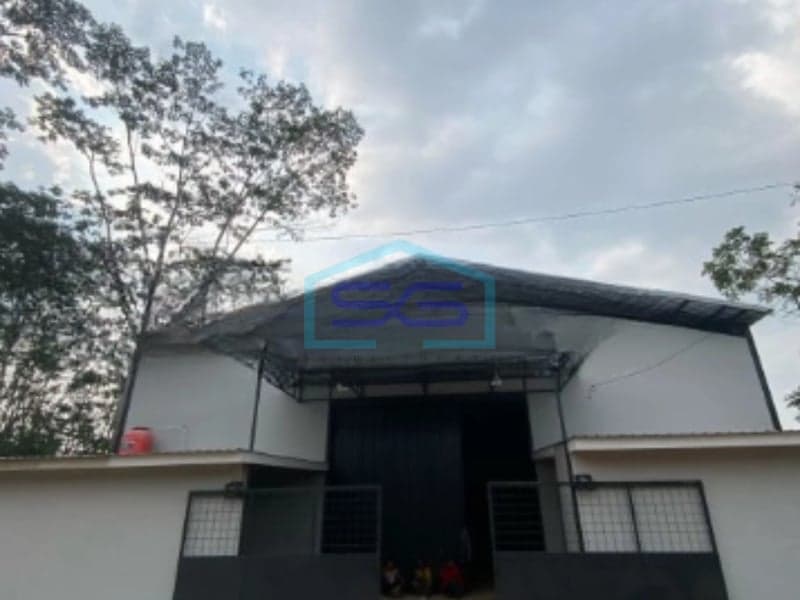 Warehouse for Sale with Office 400 sqm Floor Area Flood-Free Location in Semarang