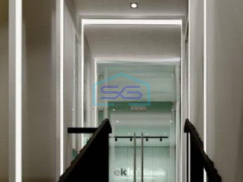 Spacious 135 m² Land Area Shophouse for Rent in West Jakarta Good Condition
