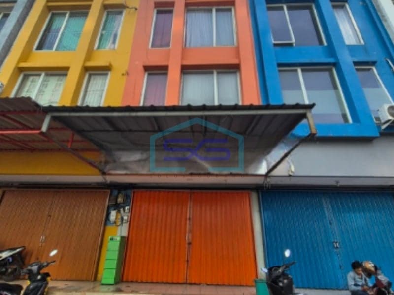 Cheap 3-Story Shop House for Rent, Facing Busy Street in Cengkareng West Jakarta, Building Area 200m2