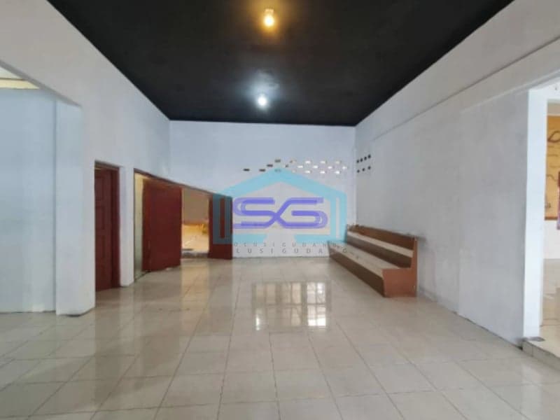 Dijual Ruang Usaha Strategis Dekat Jalan Slamet Riyadi Banjarsari Solo Luas Tanah 683m2
