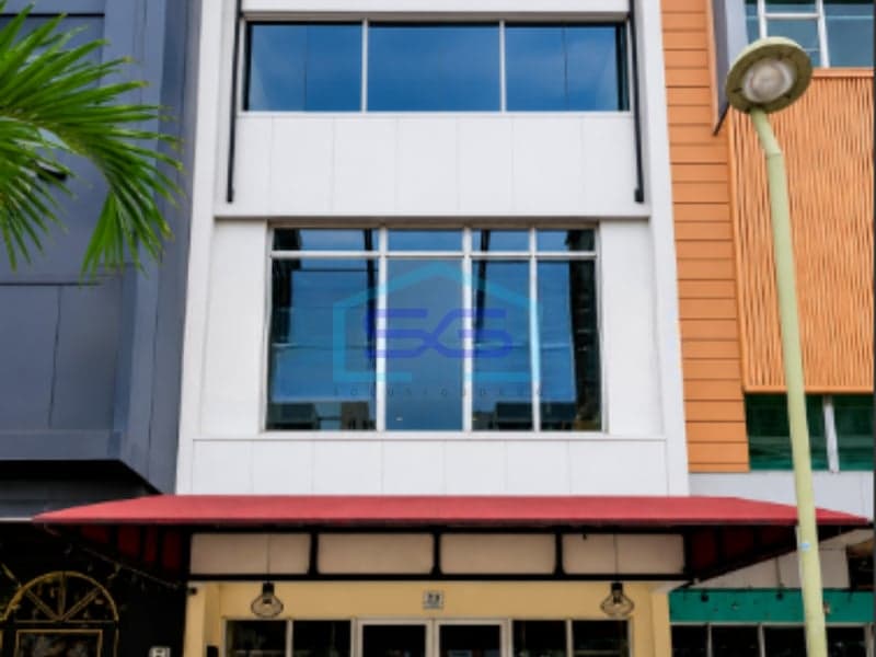 Ready-to-Use Shophouse for Rent in North Sorento Gading, Building Area 225 sqm, Tangerang