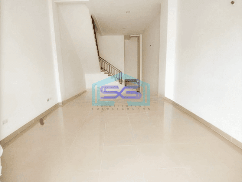 Disewakan Ruko Bangunan 3 Lantai Luas Bangunan 280m2 di PIK Jakarta Utara