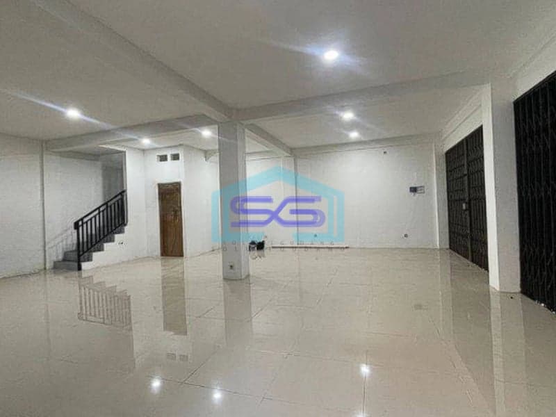 Disewakan Ruko 2 Lantai Hook Siap Pakai di Jakarta Timur Lokasi Sangat Strategis LT 200m2