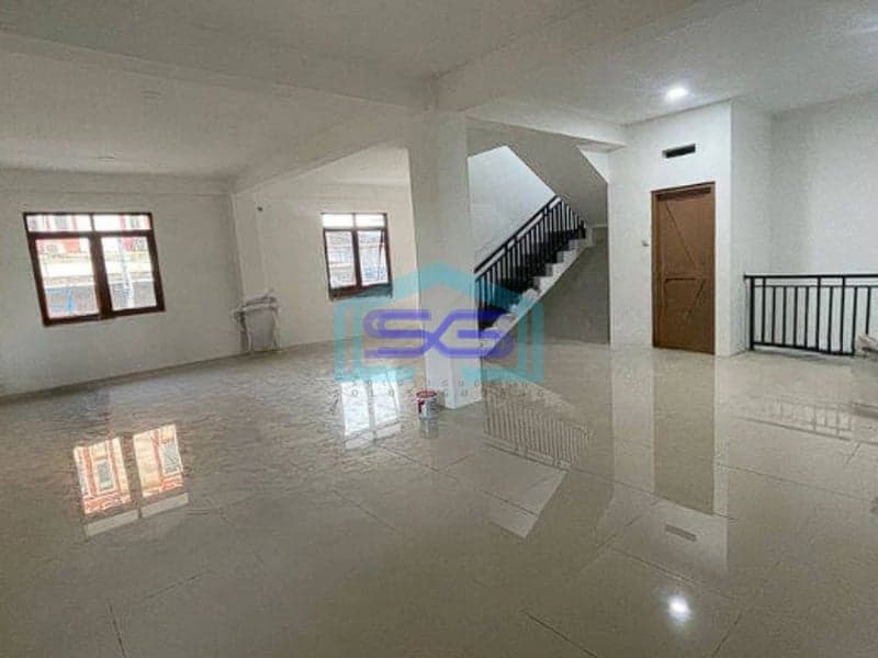 Disewakan Ruko 2 Lantai Hook Siap Pakai di Jakarta Timur Lokasi Sangat Strategis LT 200m2