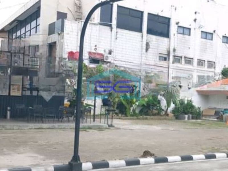 Disewakan Ruko Lokasi Pinggir Jalan Luas Tanah 200 m2 di Utan Kayu Jakarta Timur