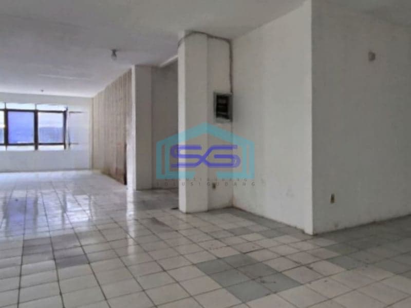 Disewakan Ruko Luas Bangunan 610 m² Lokasi di Gunung Sahari Jakarta Pusat