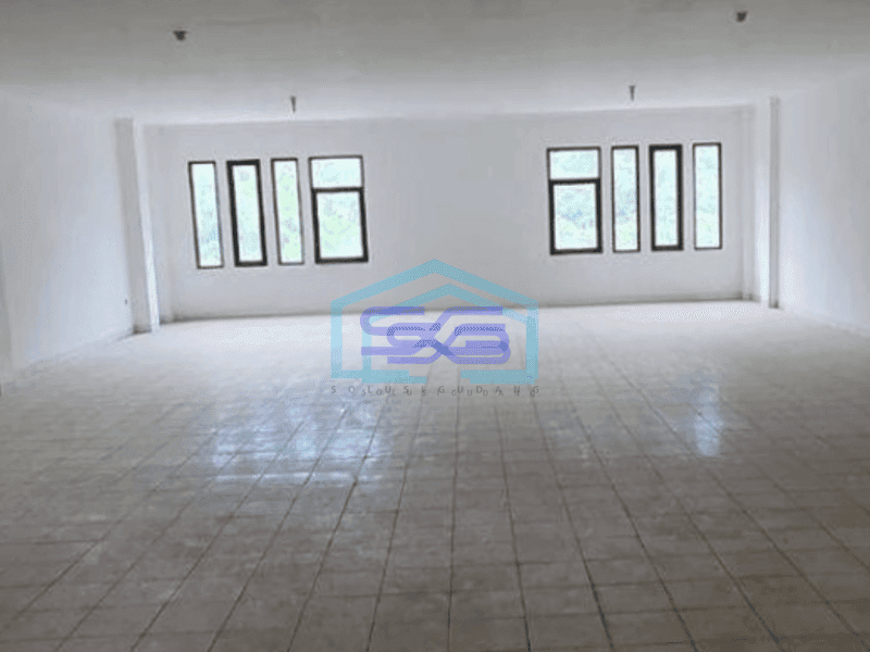 Disewakan Ruko 3 Lantai Luas Bangunan  486 m² Lokasi Strategis di Cipondoh Tangerang