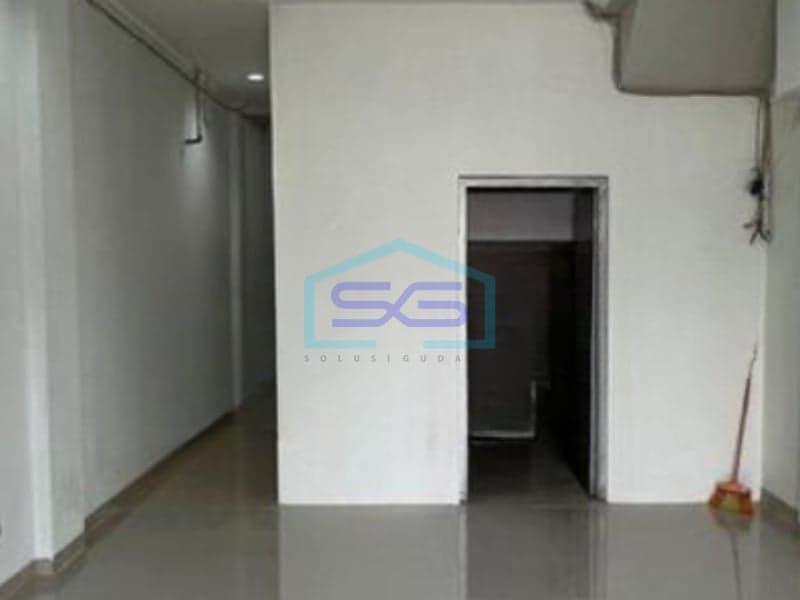 Disewakan Ruko Luas Bangunan 270 m² Kondisi Bagus Lokasi Cengkareng Jakarta Barat