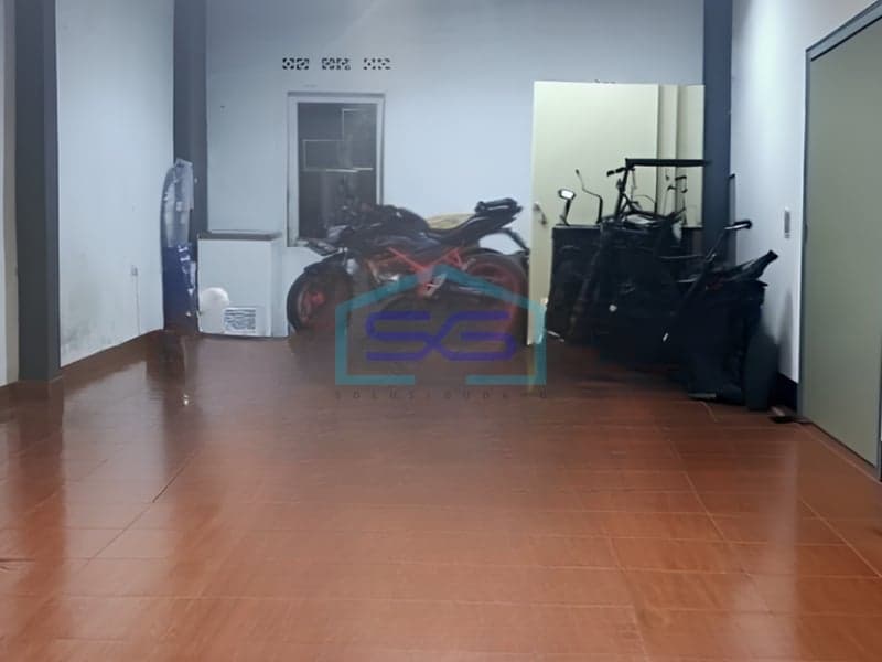 出售：万隆帕贾贾兰翼市中心店屋，建筑面积130平方米