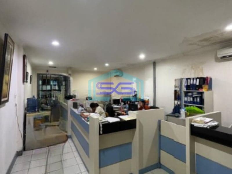 Dijual Ruko 3.5 lantai di Pangeran Jayakarta Jakarta Pusat LB 300m2