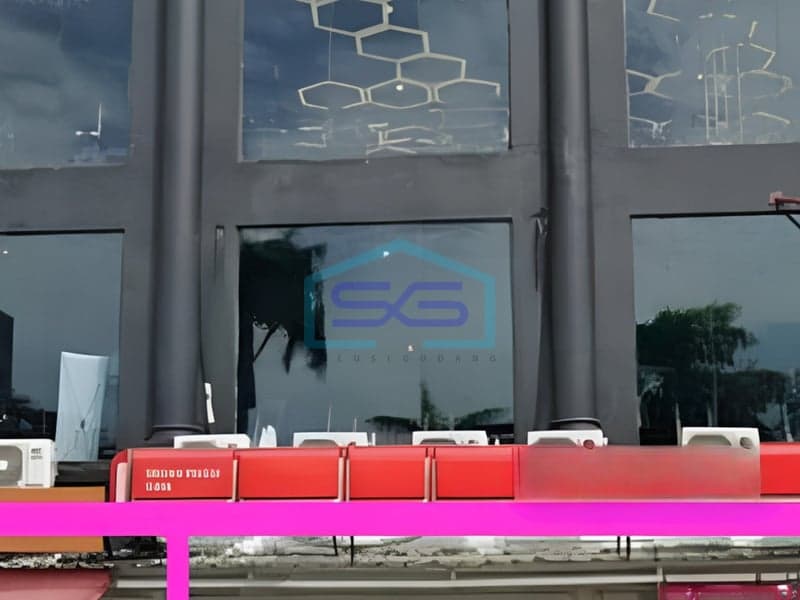 Disewakan Ruko Gandeng 3 Lantai Rapi Strategis Jakarta Barat Luas Bangunan 735 m²