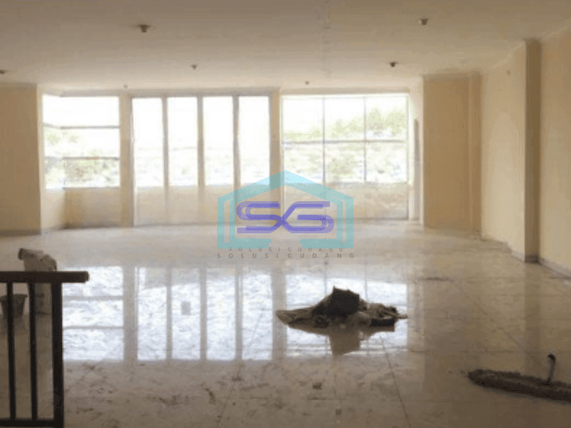 Disewakan Ruko Lokasi Pinggir Jalan Utama Harapan Indah Bekasi Area Parkir Luas