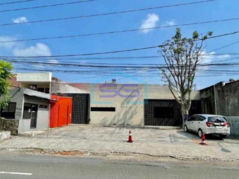 Disewakan Ruang Usaha Strategis Dekat Sriwedari Jalan Slamet Riyadi Solo Jawa Tengah LB 600m2