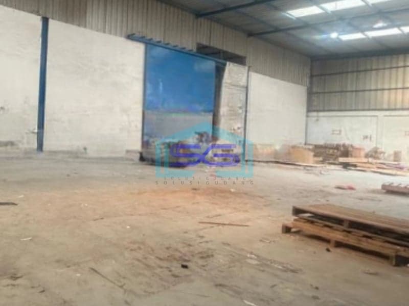 Disewakan Gudang Luas Bangunan  1350 m² Akses Container 40 Feet di Cipondoh Tangerang