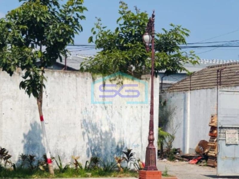 Strategic Location Warehouse for Rent with 700 sqm Building Area in Mojokerto