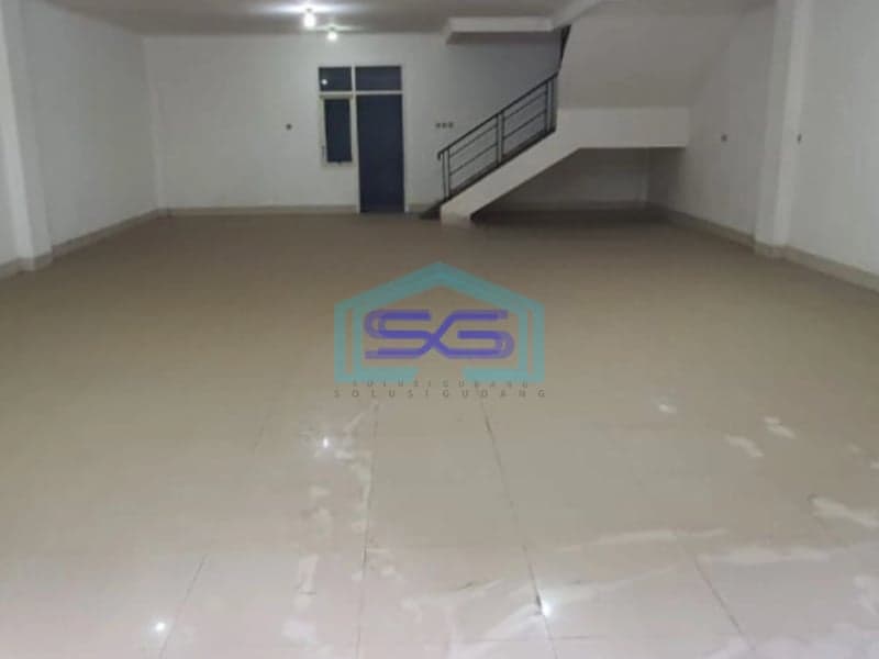 Disewakan Ruko 3 Lantai Luas Bangunan  483 m² Lokasi Taman Royal Tangerang