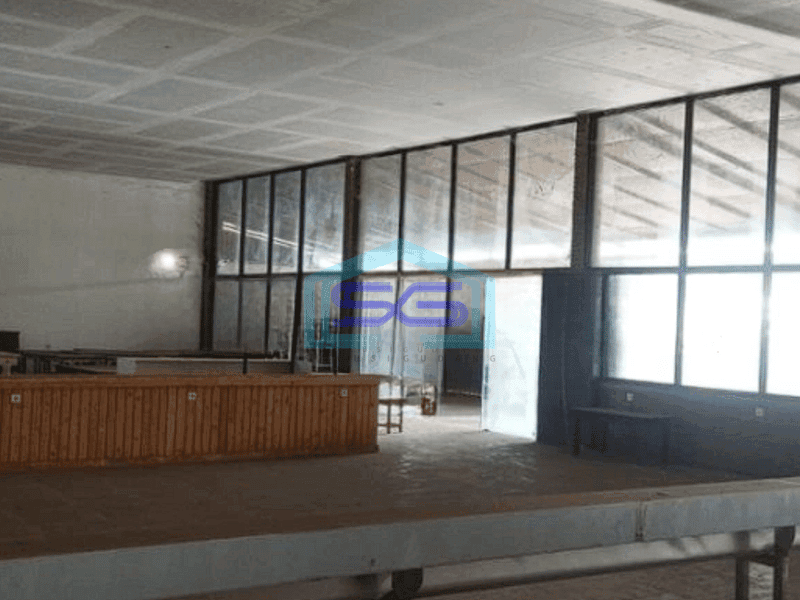 Disewakan Gedung Komersil Dengan Parkiran Luas di Denpasar Bali LT 1800m2