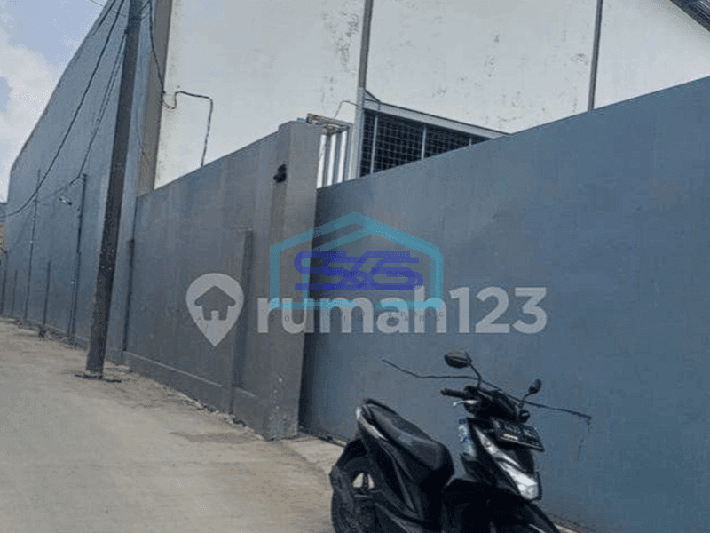 Disewakan gudang bagus 1000m2 muat container 20 feet di Cipondoh