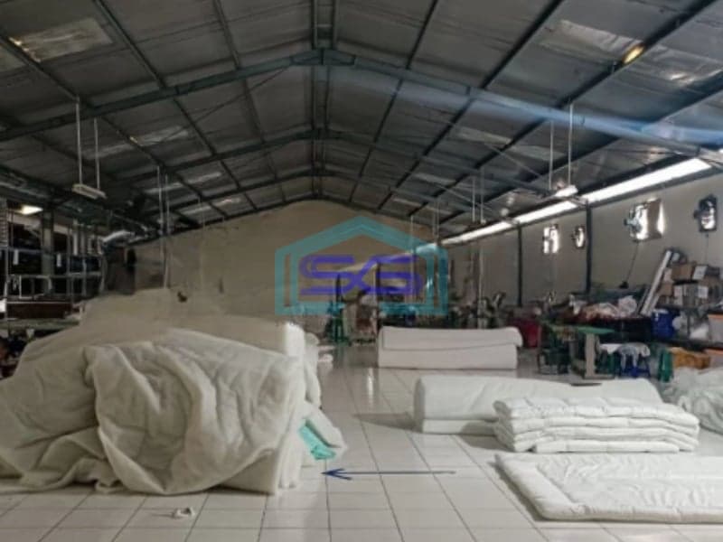 Disewakan Gudang Ada Lift Barang Luas Bangunan 2000 m² Lokasi di Bekasi