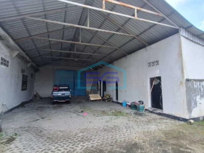 中爪哇省三邦马干斯拉根战略仓库出售 土地面积1300平方米