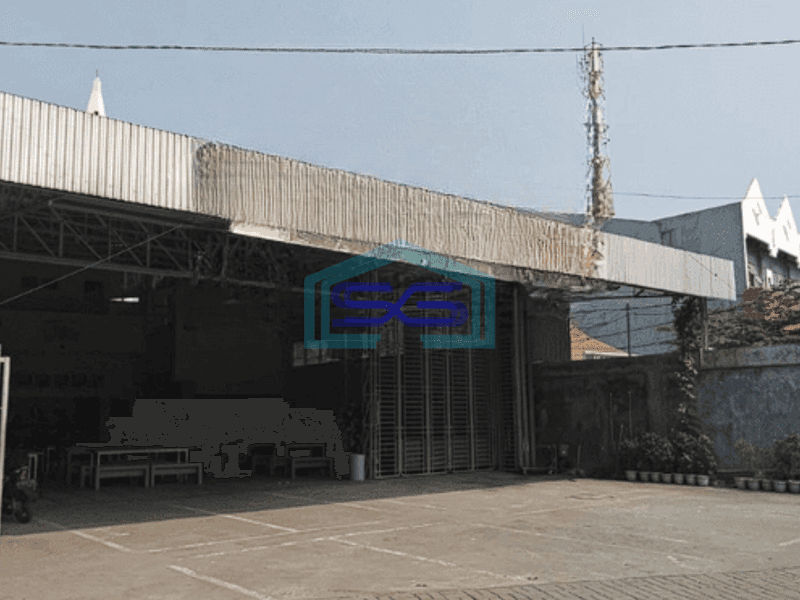Disewakan Ruko Strategis Ex Resto di Jakarta Timur LB 500m2