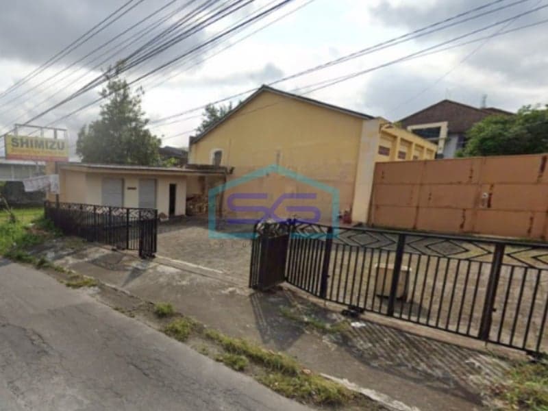 Commercial Shophouse for Sale in Business District, Trihanggo, Sleman Land Size 1267 sqm