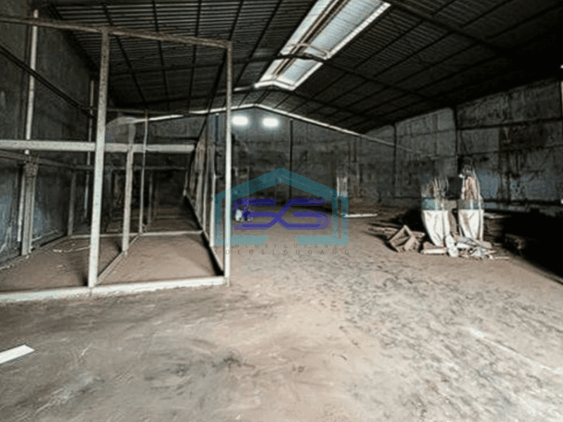 Disewakan dan dijual gudang 1200m2 bagus di Cipondoh
