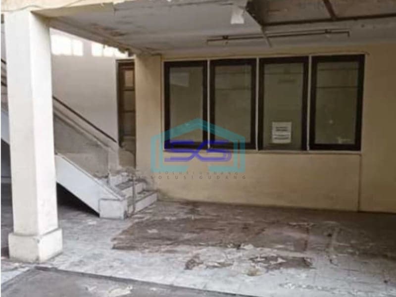 Disewakan Ruang Usaha sebelah OCBC ( seberang gedung merdeka museum KAA) Luas Bangunan  900 m²