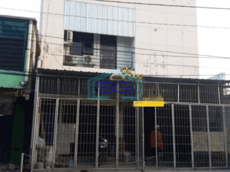Disewakan Ruko 3 Lantai Lokasi Startegis Luas Bangunan 300 m² di Pinggir Jalan Raya Jatibening Bekasi