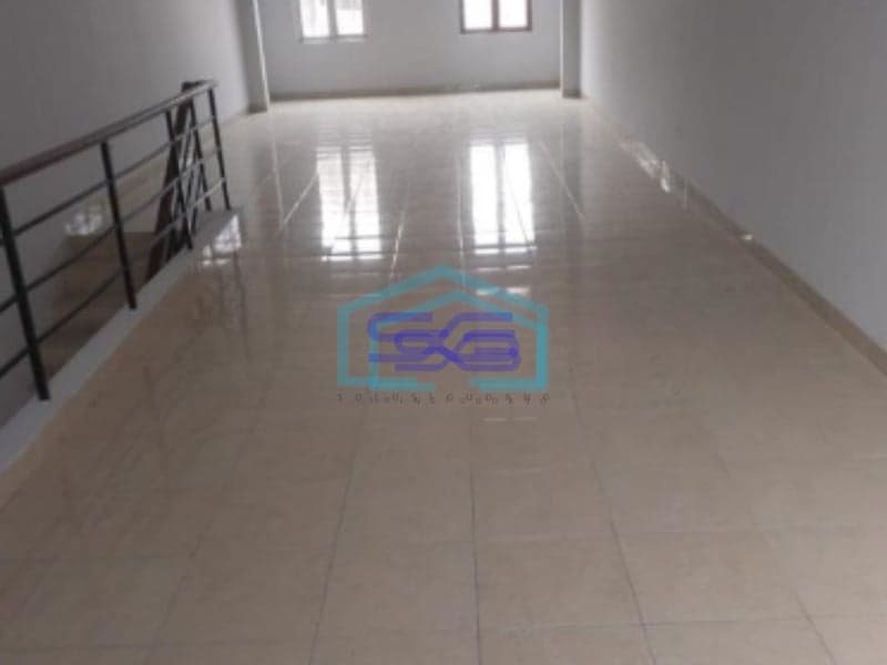 Disewakan Ruko Hadap Jalan Raya di Mendrisio Gading Serpong Tangerang Luas Bangunan  240 m²