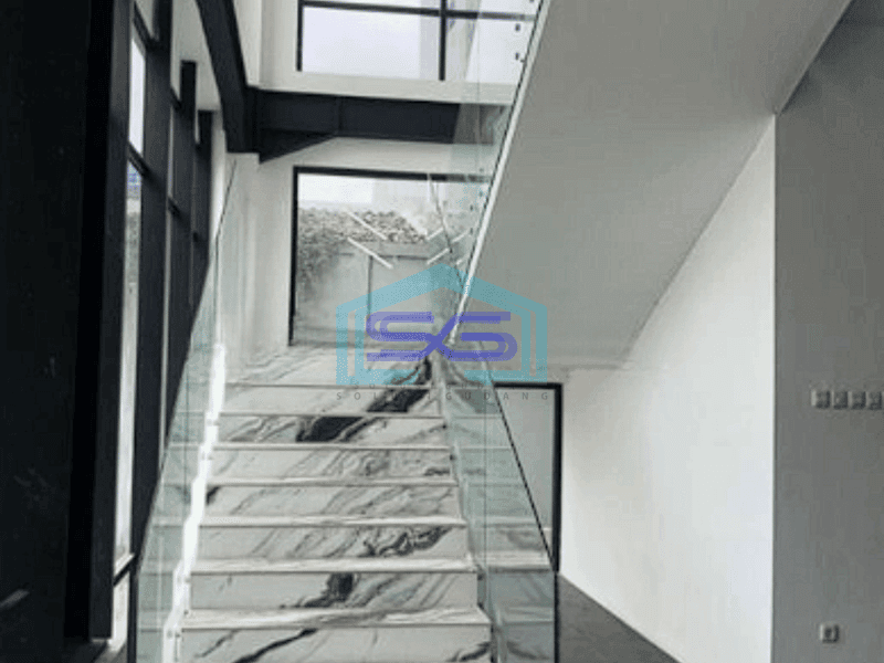 Dijual Gedung Siap Pakai di Kebon Jeruk Jakarta Barat Luas Tanah 2826m2