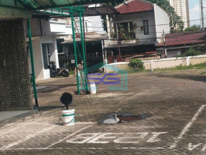 Disewakan Ruko 2 Lantai Luas 160 m² Parkiran 10 mobil Pinggir Jalan Raya Saharjo Jakarta Selatan