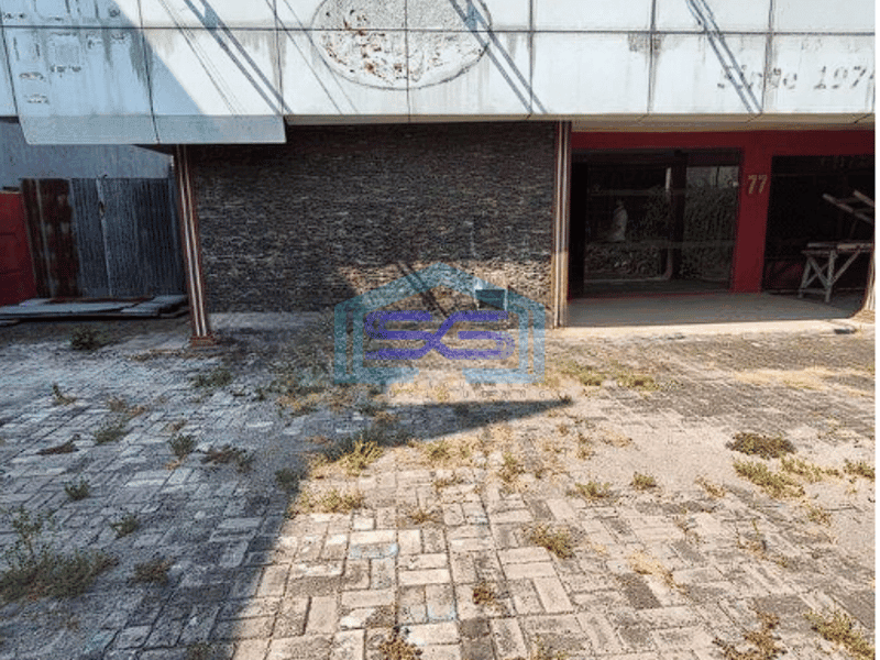 Disewakan Ruang Usaha di Kota Kediri Luas Tanah 900m2 Area Parkir Luas