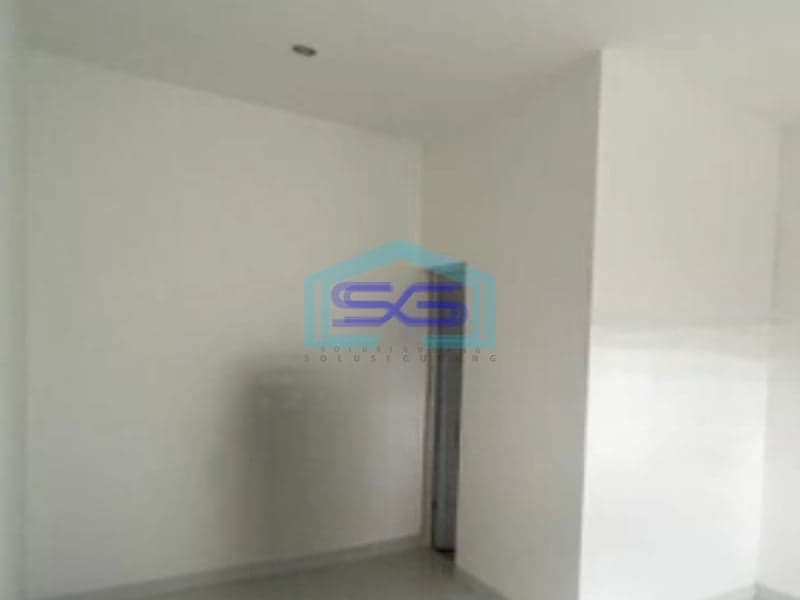 Dijual Gudang Luas Bangunan  630 m² Lokasi Bebas Banjir di Cipondoh Tangerang
