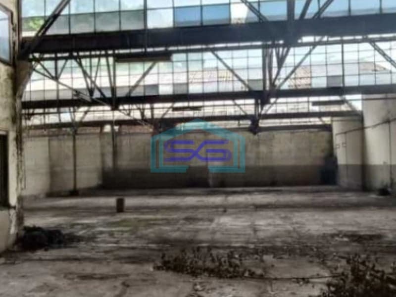 Disewakan Ruang Usaha sebelah OCBC ( seberang gedung merdeka museum KAA) Luas Bangunan  900 m²