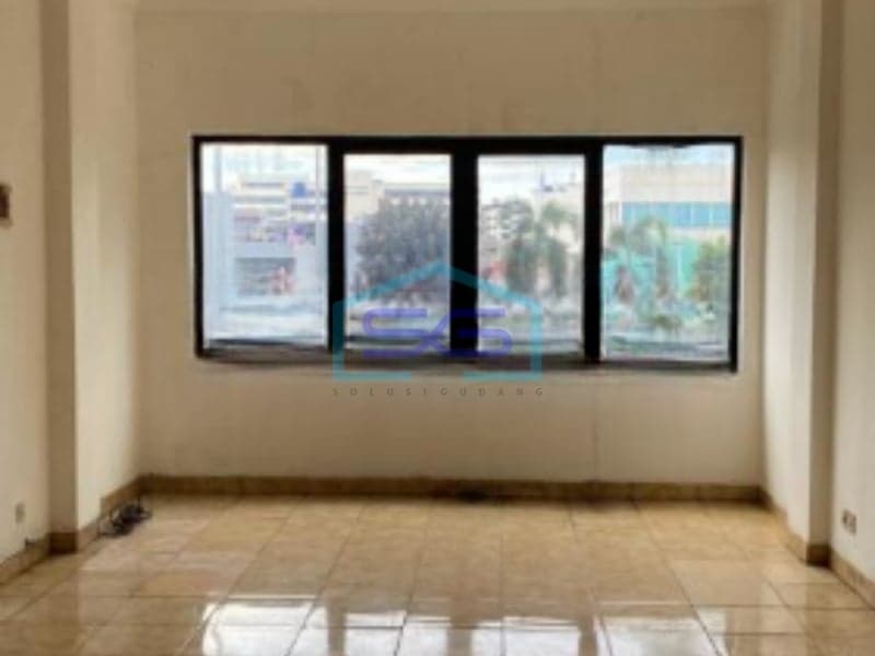 Disewakan Ruko Lokasi Strategis di Jatinegara, Jakarta Timur LB 200 m²