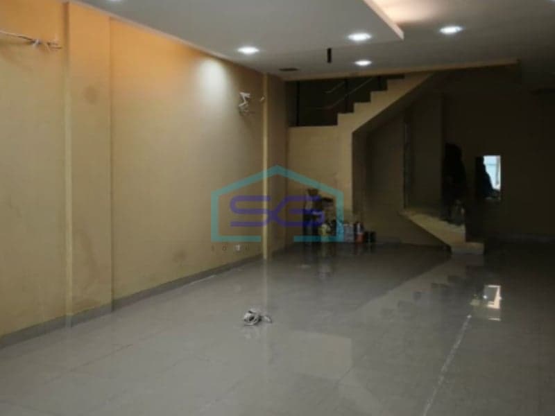 出售：宽敞商铺，建筑面积300平方米，位于南坦格朗BSD，可立即入住