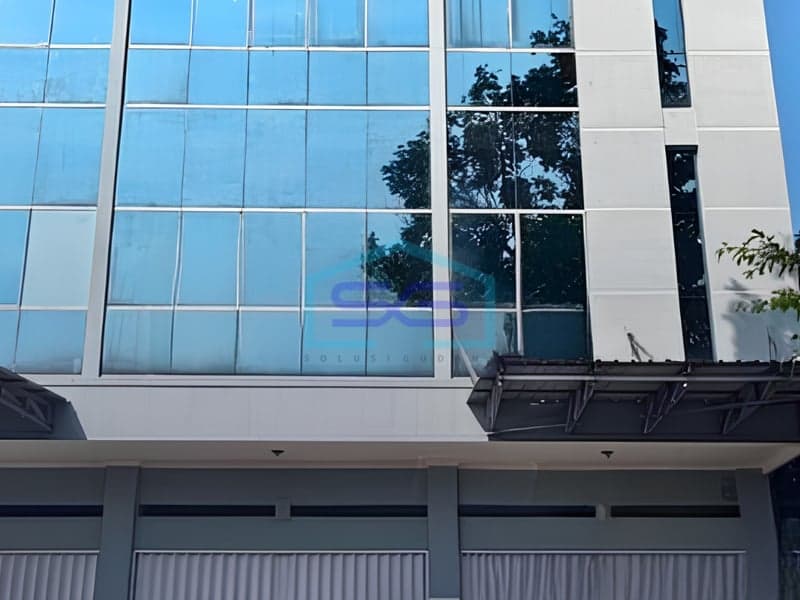 爪哇中部三宝垄吧南马尼12套商铺出租，建筑面积663平方米