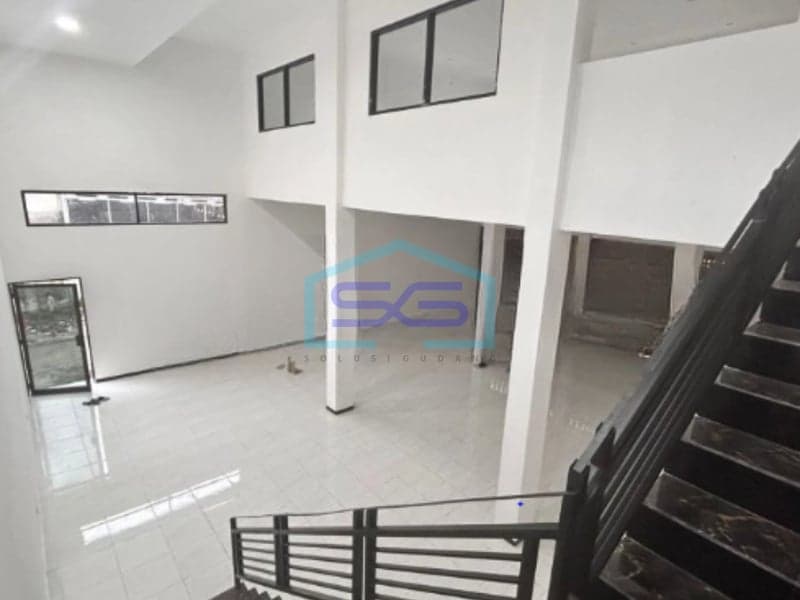 2-Story Shophouse for Rent with 1000 sqm Building Area in Kediri East Java