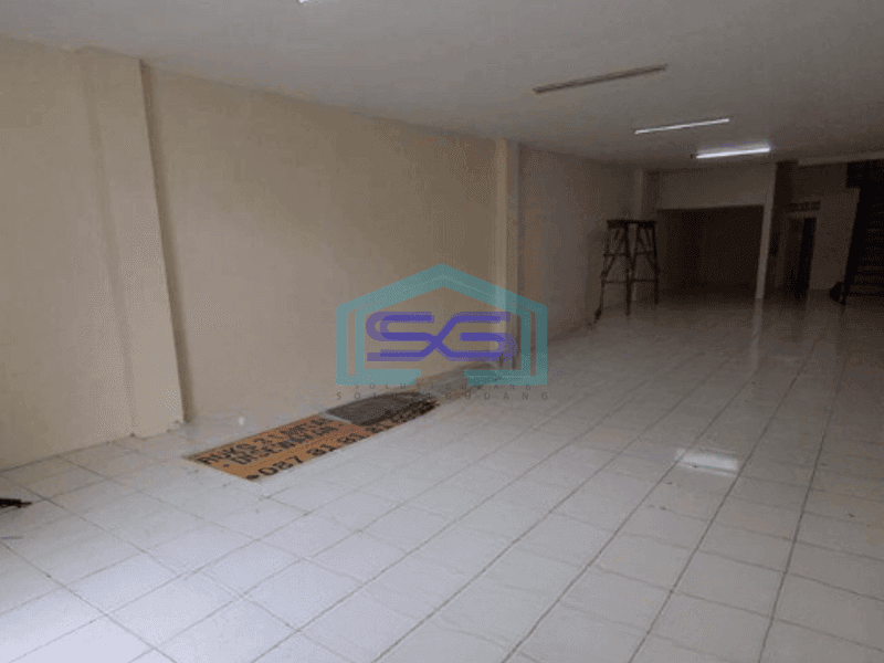 Disewakan Ruko 3 Lantai Luas Tanah 294 m² di Klender Jakarta Timur Dekat Stasiun