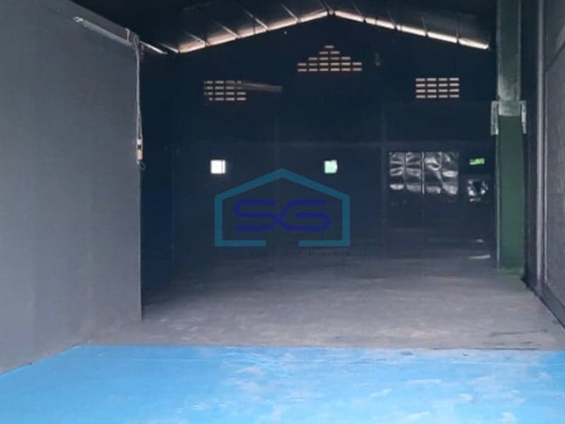Warehouse with Office for Sale 560 sqm Building Area, Flood-Free Location in Tangerang