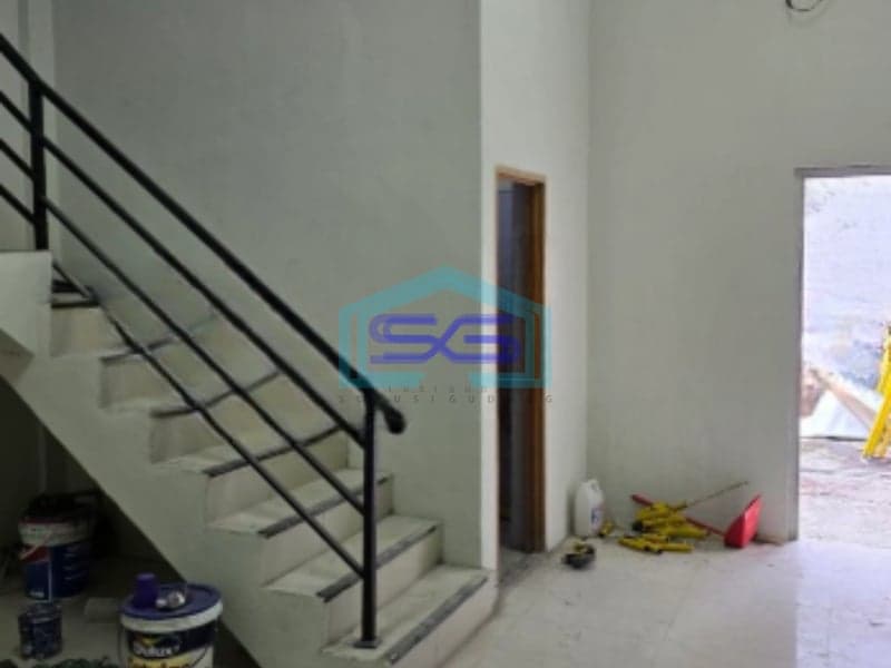 Disewakan Ruko 3 Lantai Luas Bangunan  222 m² Lokasi Candisari Semarang