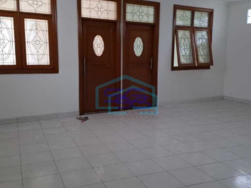 Disewakan Ruko Luas Bangunan  800 m² Lokasi di Grogol Jakarta Barat