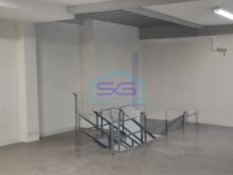 Disewakan Gudang Ada Kantor Luas Tanah 457 m² Lokasi Bebas Banjir di Benda Tangerang
